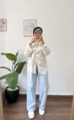 Wrapped blouse - Image 2